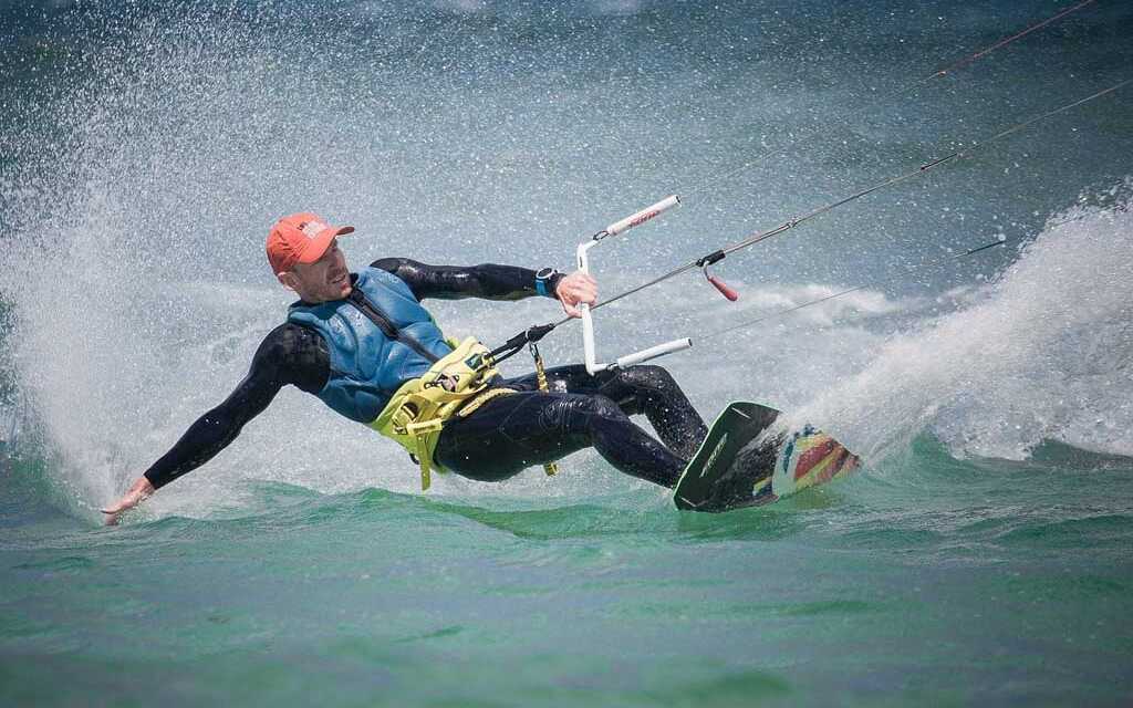 Kitesurf : Quels Équipements et Comment Pratiquer – Top 10 Destinations