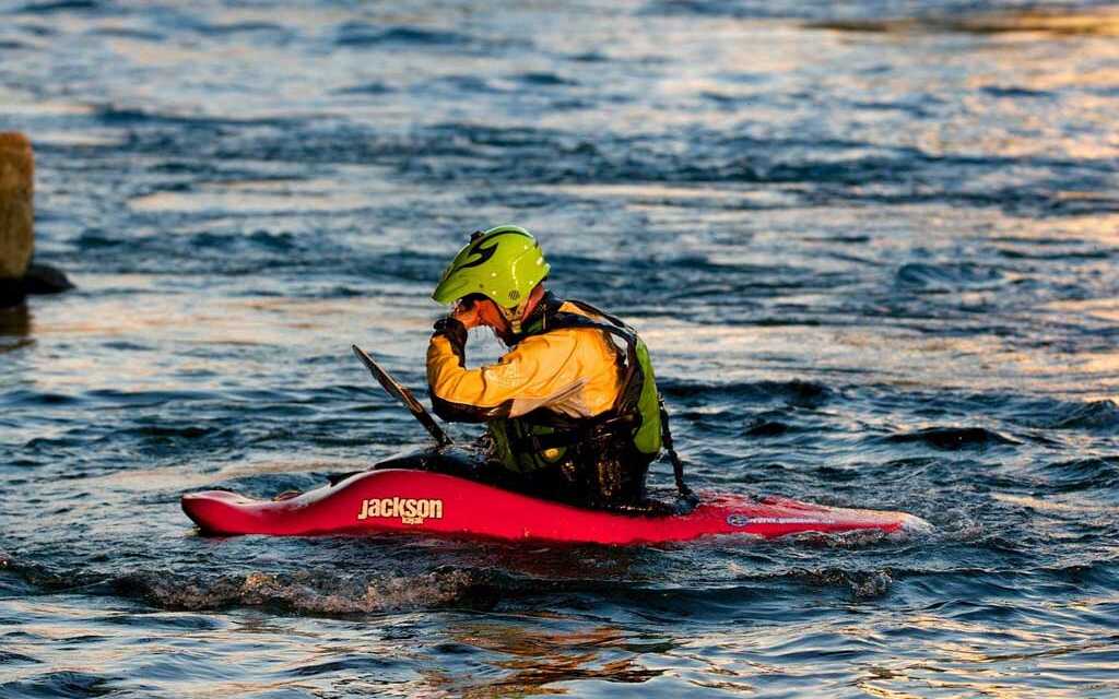 Pourquoi Acheter et Quel Casque de Sports Nautiques Choisir ?