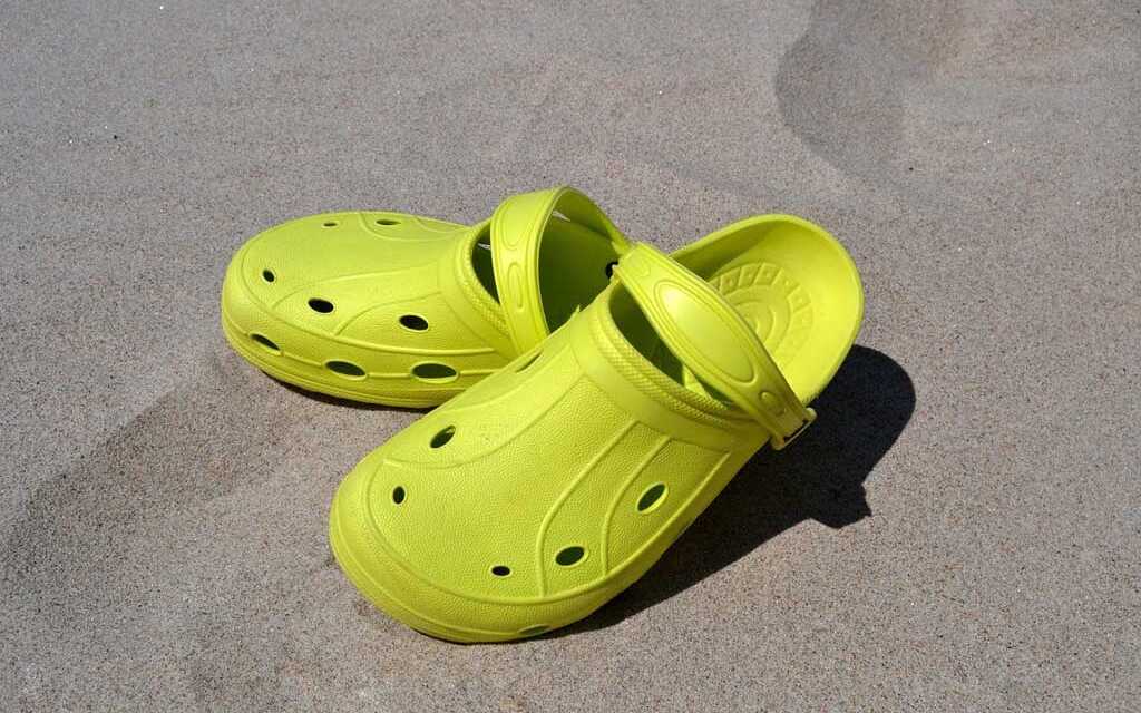 Guide d’achat : quelles chaussures aquatiques et sandales de plage choisir ?