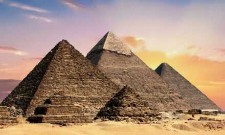 Top 50 des Plus Beaux Monuments et Merveilles du Monde