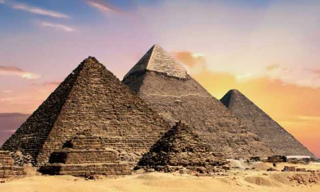 Top 50 des Plus Beaux Monuments et Merveilles du Monde